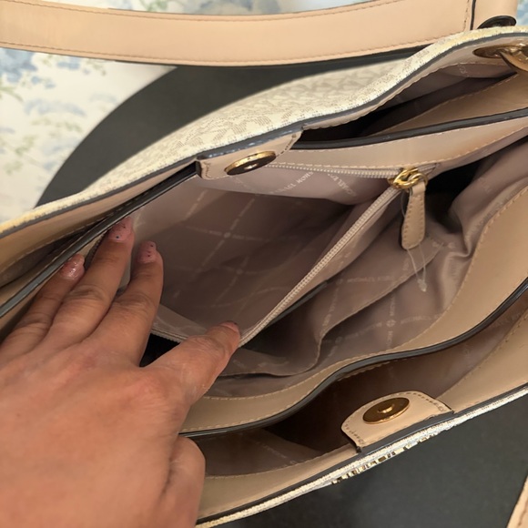 Michael Kors Tan and Cream Shoulder Bag - Picture 8 of 12